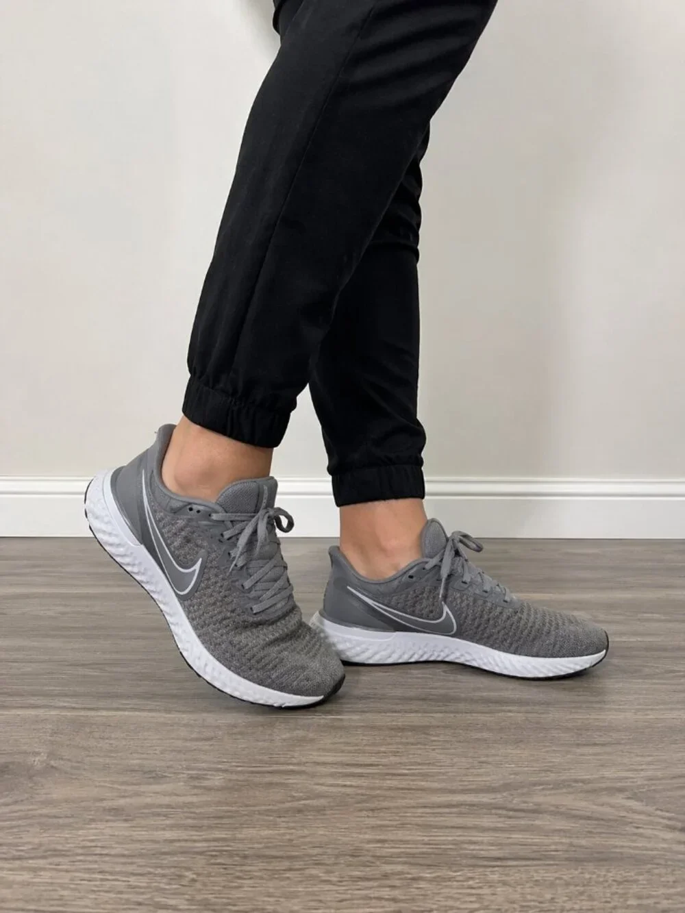 Nike React Infinity Flyknit Women’s Running Shoes size 9.5 Gray White Athletic